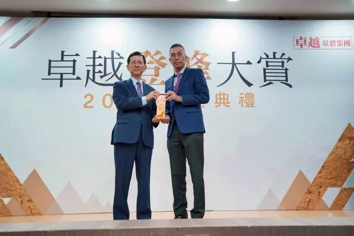 GM Allen Yen received the ESG Sustainability Award from the MoDA Minister.
