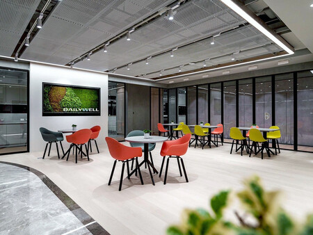 Open-Concept Lounge & Leisure Spaces